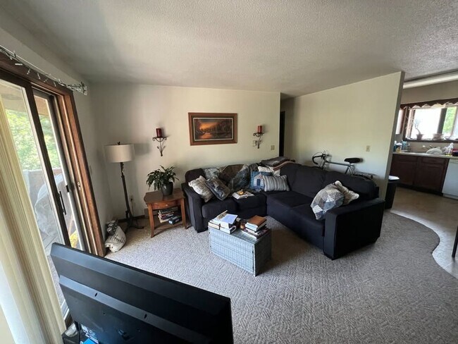 Foto del edificio - 1026 Menomonie St