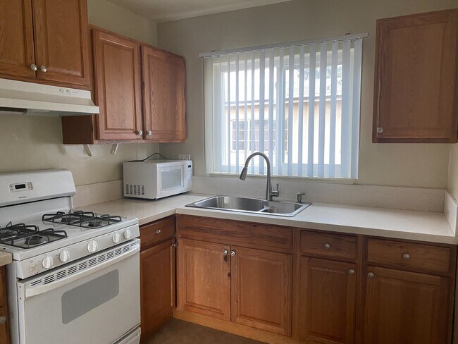 Foto del edificio - 6200 Hazeltine Ave