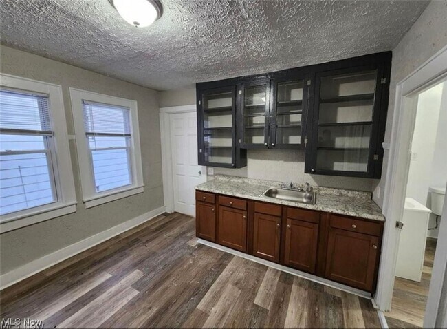 Foto del edificio - 2979 E 67th St