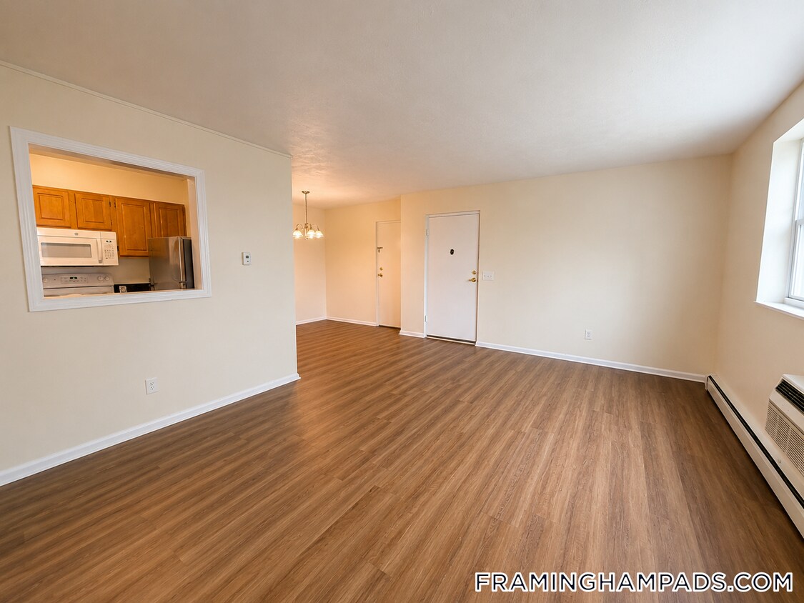 Foto del edificio - 557 Worcester Rd