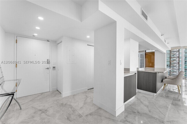 Foto del edificio - 19355 Turnberry Way
