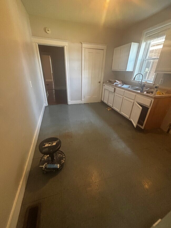 Building Photo - 6025-6025A