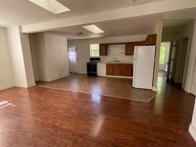 Open plan living-dining kitchen - 2851 Wilson St