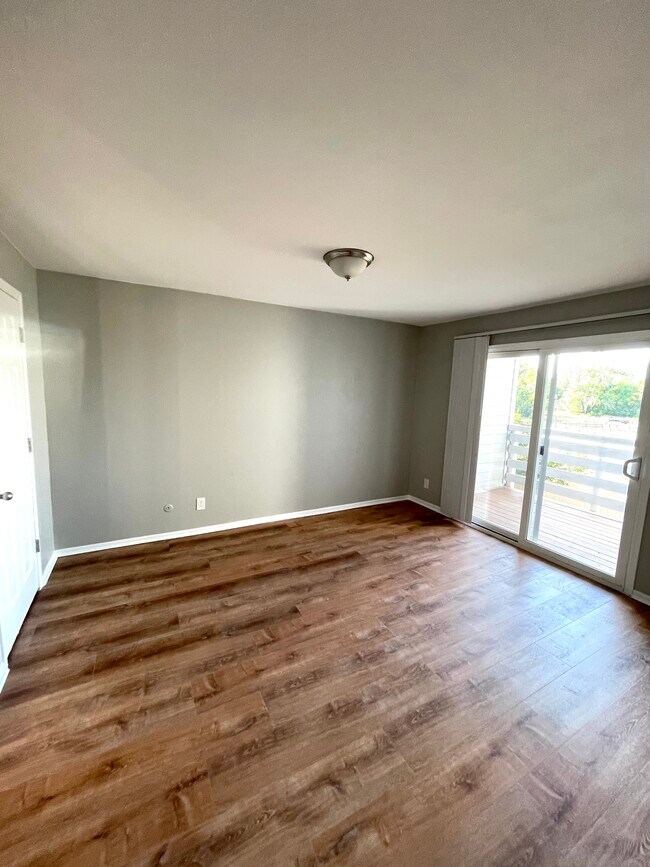 Building Photo - 3121 S Tamarac Dr