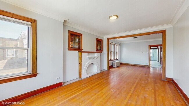 Foto del edificio - Modern 3BR on 2nd Floor – Spacious, Bright...