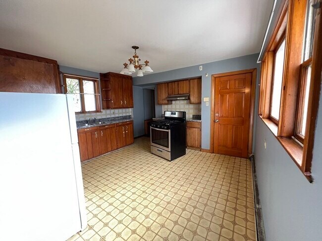 Building Photo - 10 Folsom Ct