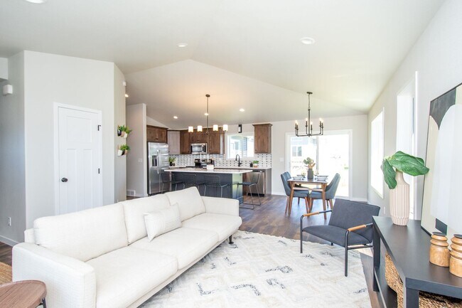 Foto del edificio - 4 Bed 3 Bath Single Family Home - Rent Wit...
