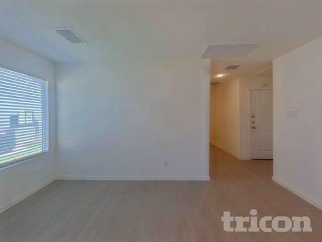 Building Photo - 3028 Yellow Pne Ave