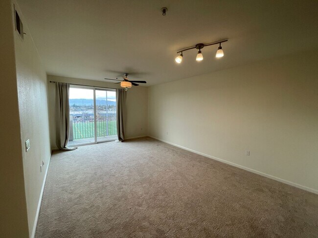 Building Photo - Modern 2 Bedroom 2 Bathroom Condo at the M...