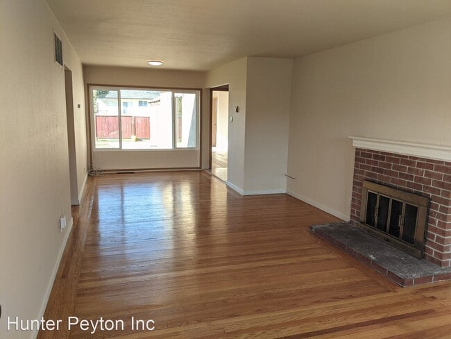 Building Photo - 4 br, 2 bath House - 16129 Yale Ave