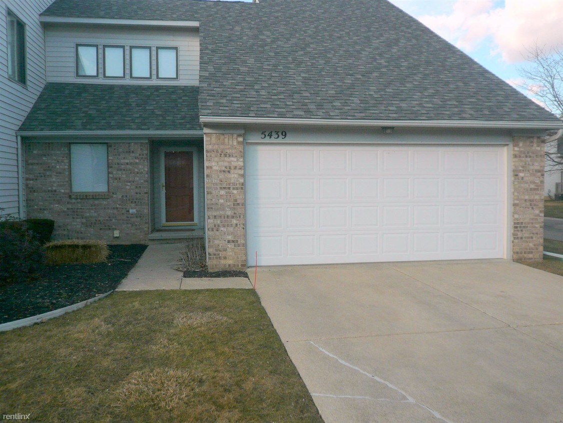 5439 Country Club Ln, Grand Blanc, MI 48439 Condo for Rent in Grand