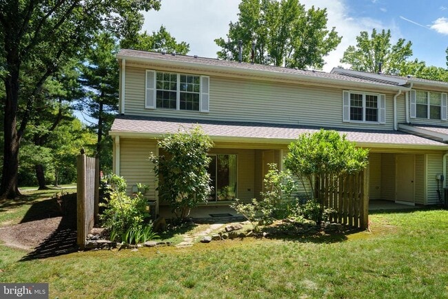 Building Photo - 11 Abelia Ct