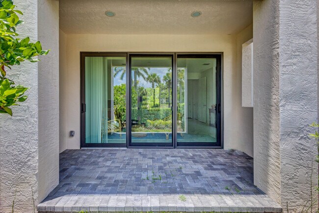 Building Photo - 12520 Gross Pointe Dr