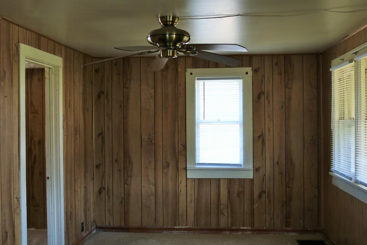 Building Photo - 1163 N Hill Ave