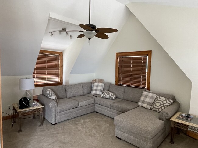 Foto del edificio - 3722 Bay Oaks Pl