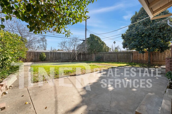 Building Photo - Charming Three Bedroom Home in Carmichael ...