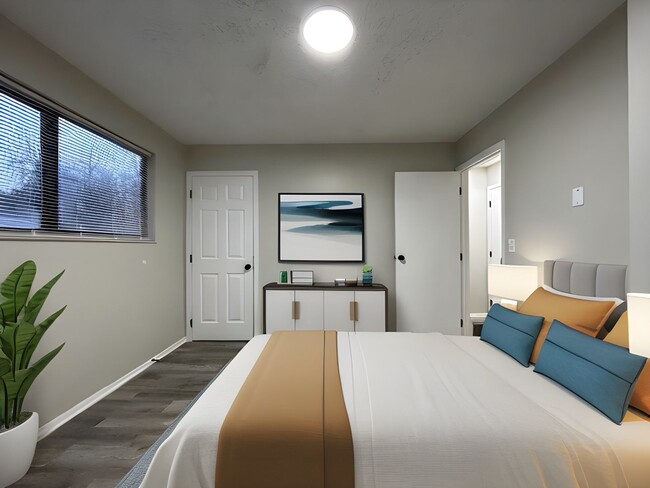 Building Photo - Newly Renovated Townhome in South-East Col...