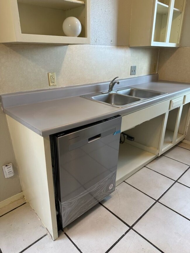 Building Photo - 5004 Weidemar Ln. Apt. B