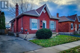 Building Photo - 42 Strathcona Ave