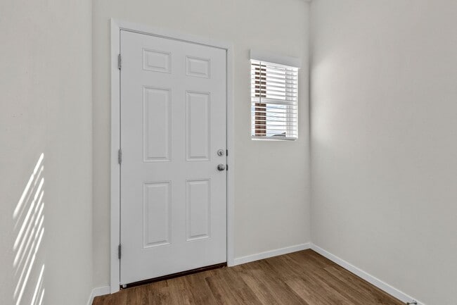 Building Photo - Brand New Home Just Minutes from the U of A!
