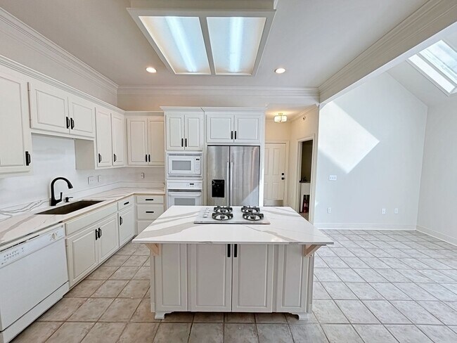Foto del edificio - 3 Bedroom House Available now