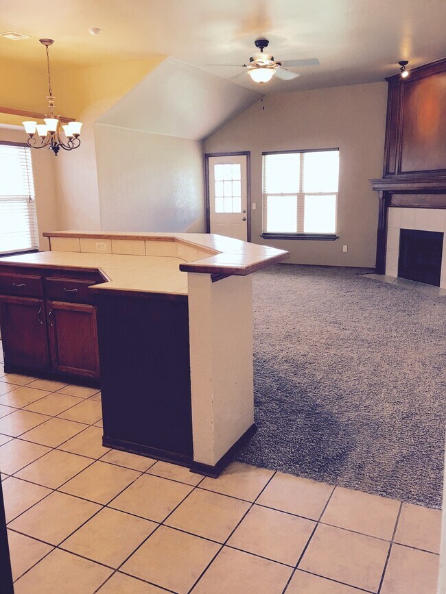 Building Photo - Spacious Home in Moore School District!
