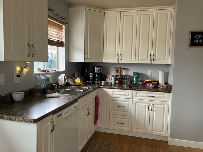 Building Photo - 601 Warden Cds