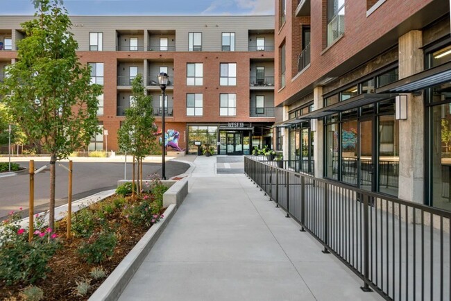 Building Photo - West 38