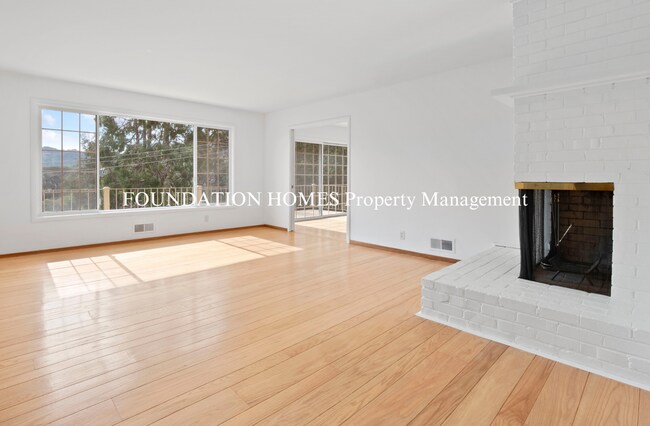 Foto del edificio - 4BR/3BA Greenbrae Home, Valley Views, Deck...