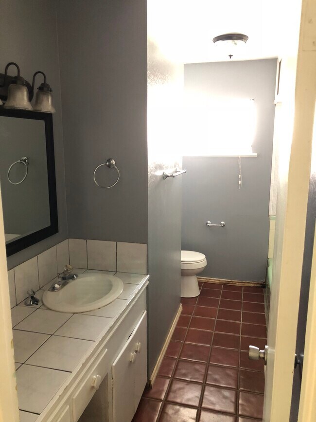 Segundo baño - 2754 Yale