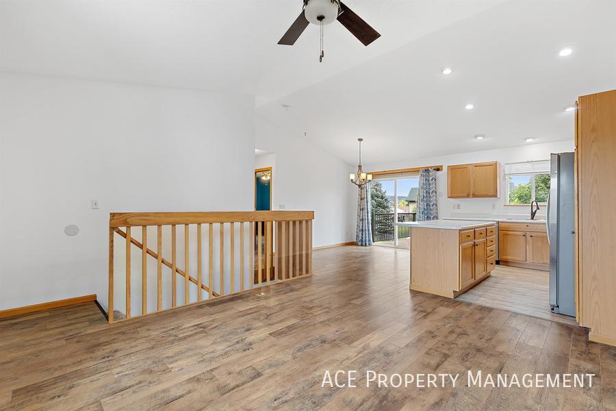 Foto principal - 8563 Stables Dr