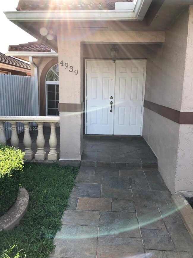 Foto del edificio - 4939 SW 144th Ave