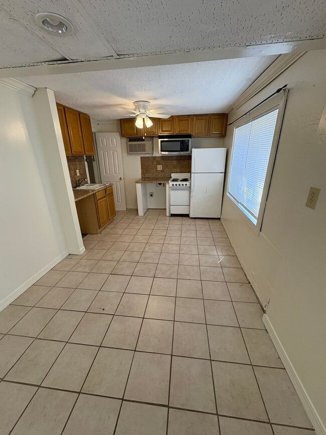 Photo - 668 N Lindell Ave Apartment