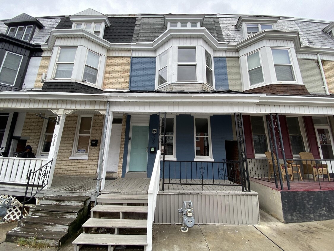 Primary Photo - 909 W Poplar St