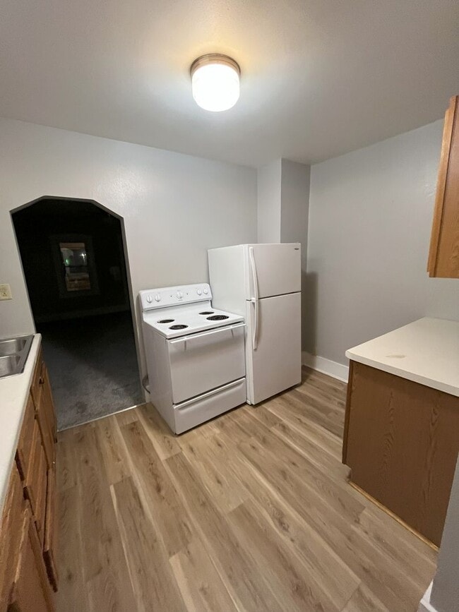 Building Photo - 710 Ansborough Ave