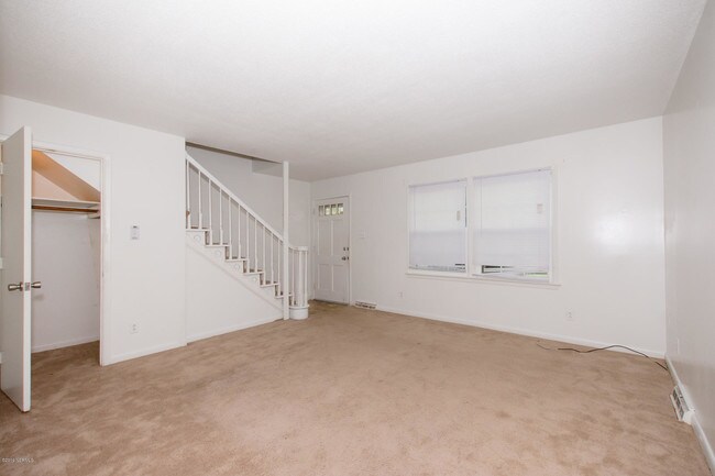 Building Photo - 325 Richlands Ave