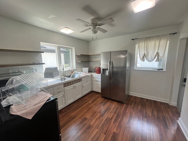 Foto del edificio - Spacious 3 bedroom 1.5 bathroom House