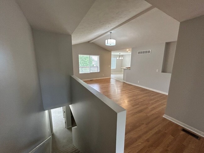Building Photo - Beautiful Townhome in the popular Vavrina ...