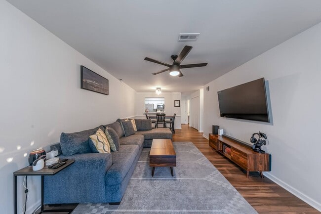 Building Photo - 1102 Settlement Dr