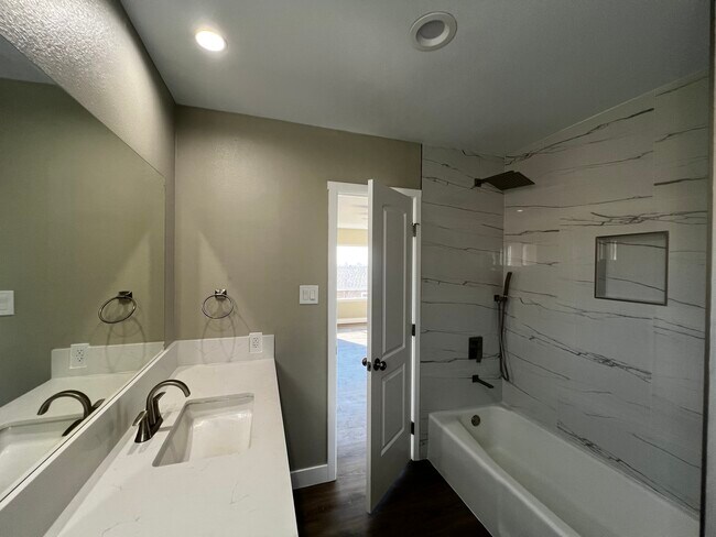 Foto del edificio - 2680 E 19th St