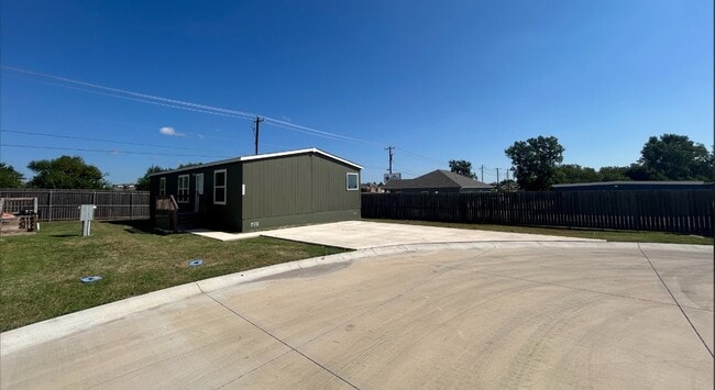 Building Photo - 113 Atakapa Ct