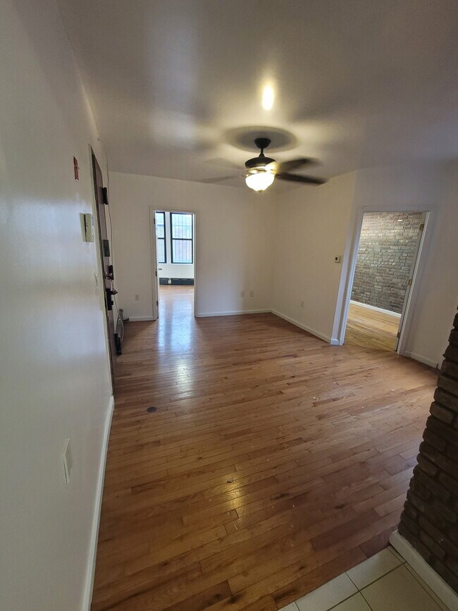 Foto del edificio - 2126 Newtown Ave