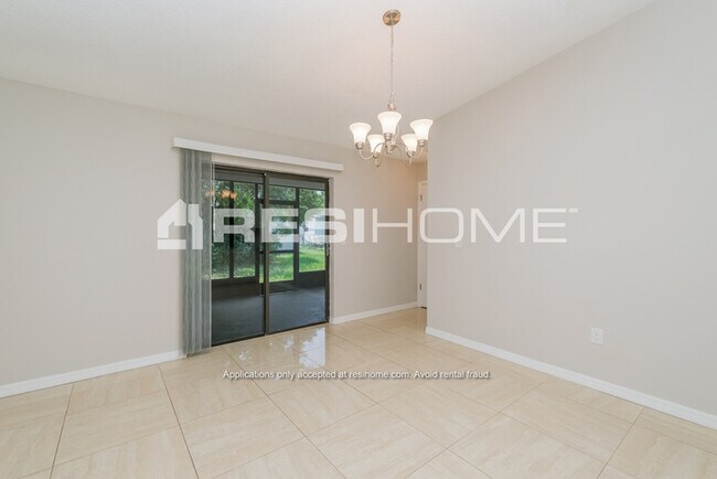 Foto del edificio - 8134 Fox Hollow Dr