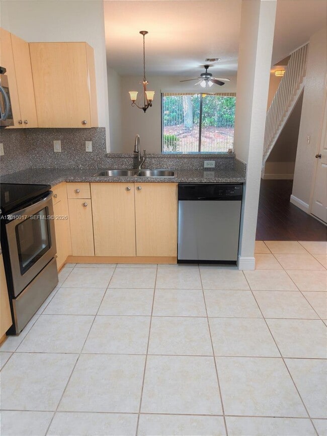 Foto del edificio - 4126 Forest Dr