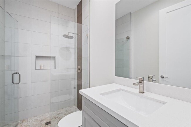 Foto del edificio - 15377 Green River Ct