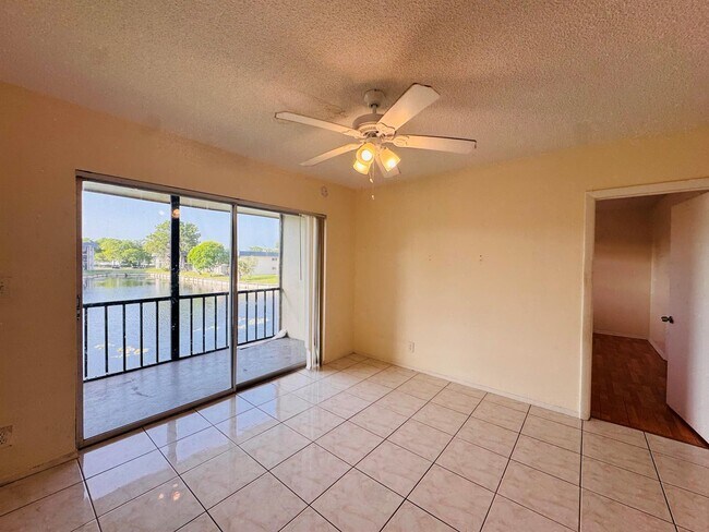 Foto del edificio - 8025 Colony Cir S