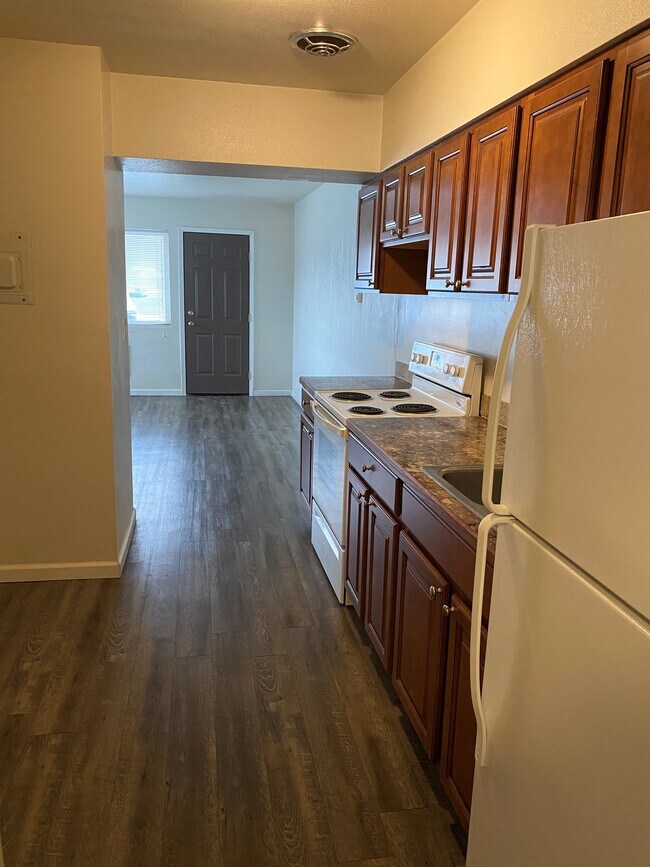 811 Ash St Unit 2, Grandview, WA 98930 Apartments in Grandview, WA