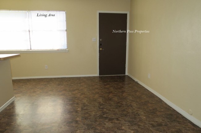 Building Photo - 1 Bedroom Apartment - GREAT PRICE