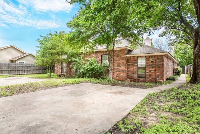 Building Photo - 1242 Misty Ln