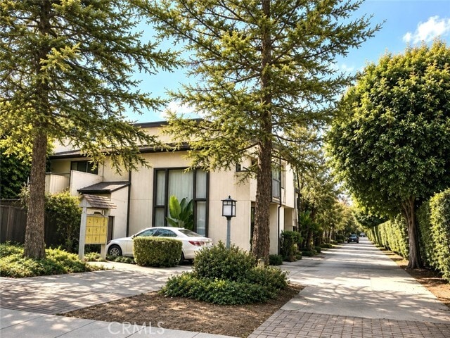 Building Photo - 1002 W Huntington Dr